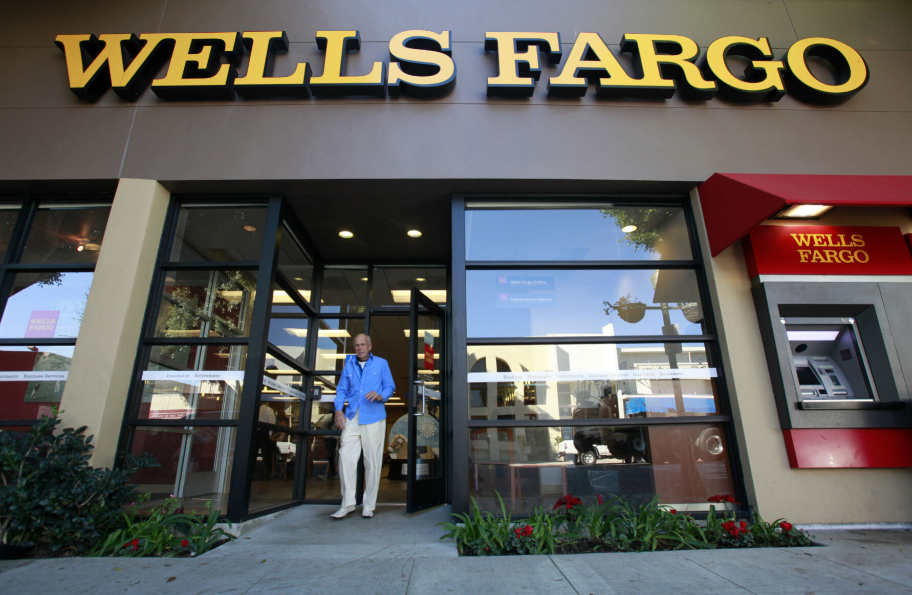 Earns Wells Fargo